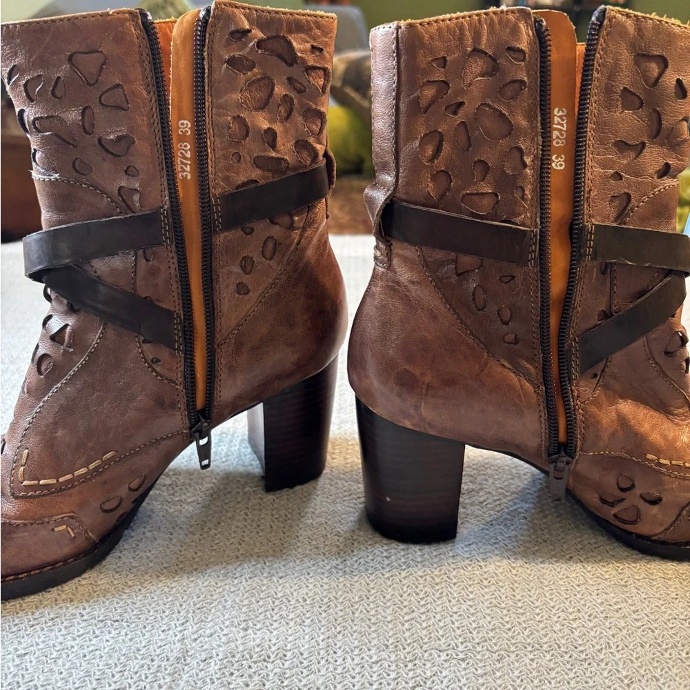 Everybody by BZ Moda Brown Leather Women's Boots - Picture 8 of 11